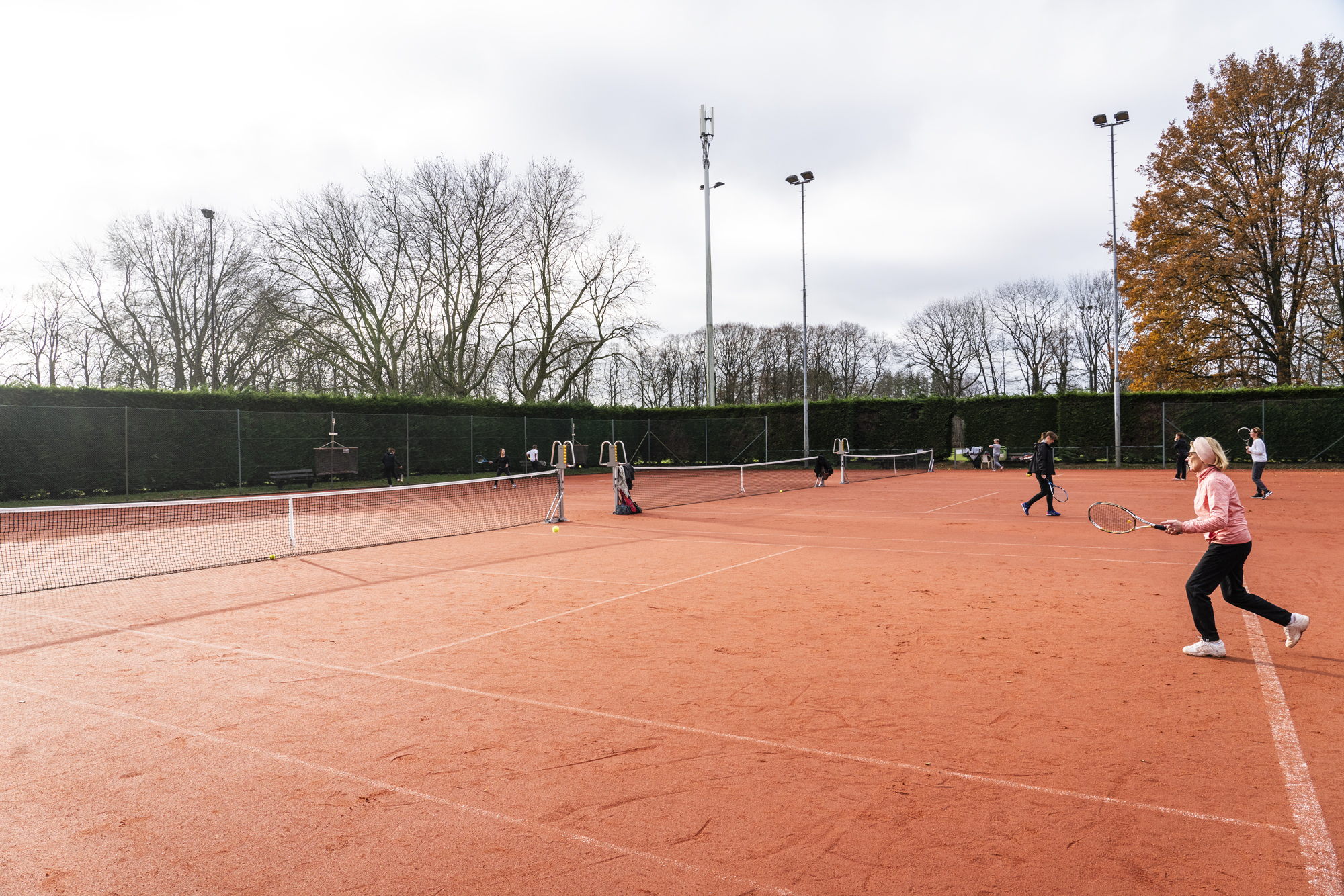 ook in de winter kan je tennissen op onze all weather terreinen